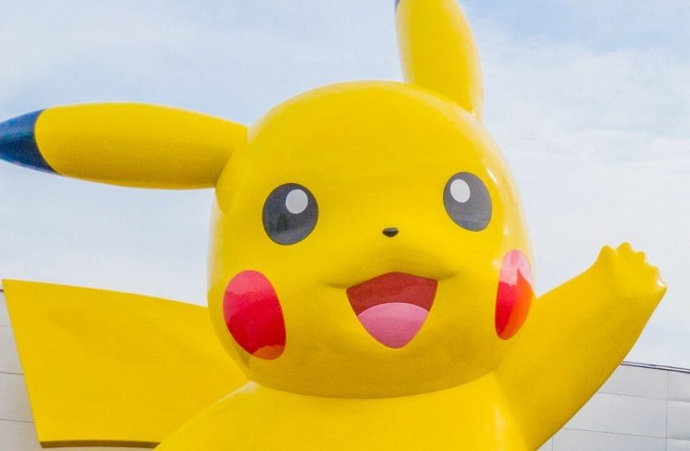 Willkürlich: Ein Haufen kleiner Pikachus tanzte um ein zehn Meter hohes Pikachu herum, um die Eröffnung des Einkaufszentrums zu feiern