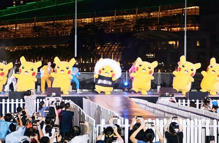 A caso: Singapore ha assistito al magico spettacolo notturno di droni Pikachu